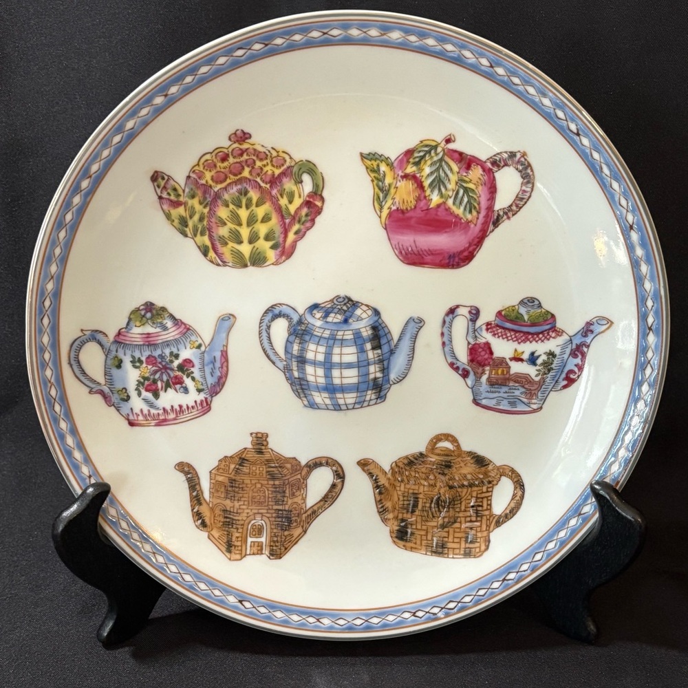 Vintage Oriental Accent Chinese Porcelain 10" Decorative Plate W/ Teapot 3658